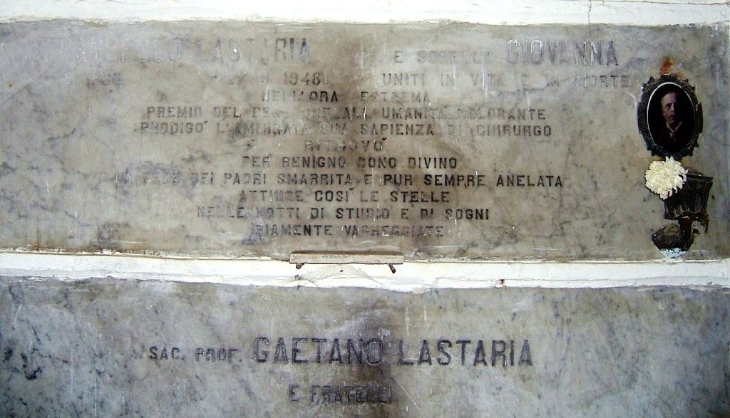 Lastaria tomb, Lucera-05.jpg